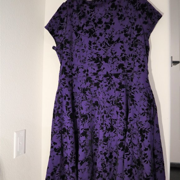 City Chic Plus Size Dress - Picture 2 of 4